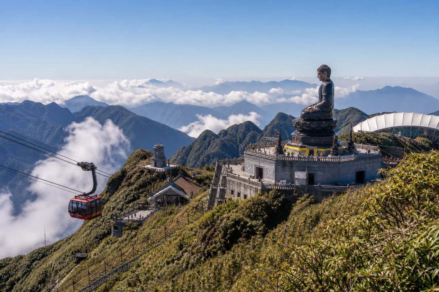 Puncak Fansipan, patung Buddha, dan kereta gantung di atas pegunungan